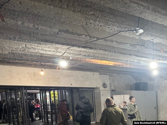 ზედა ვესტიბიულის ჭერი, რომელზეც ბზარებია აღმოჩენილი.