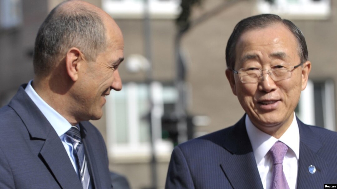 Slovenian Prime Minister Janez Jansa (left) speaks with UN Secretary General Ban Ki-moon upon his arrival in Ljubljana.