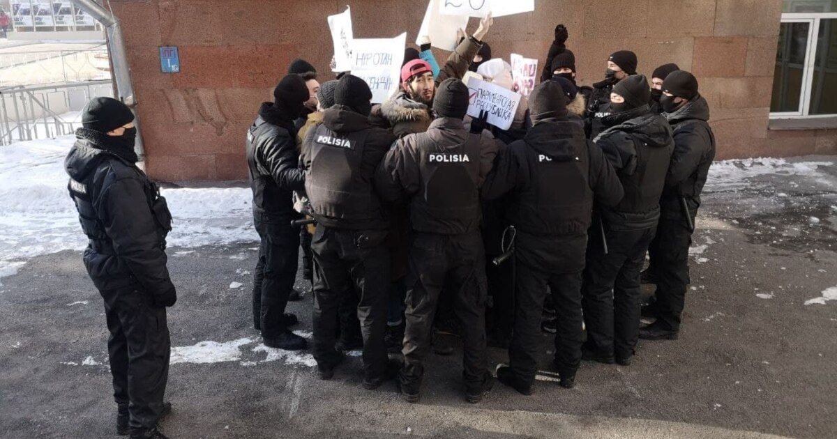 Жалаңаш Дэрил Ханна Дәмді осетин әйелдерімен порно