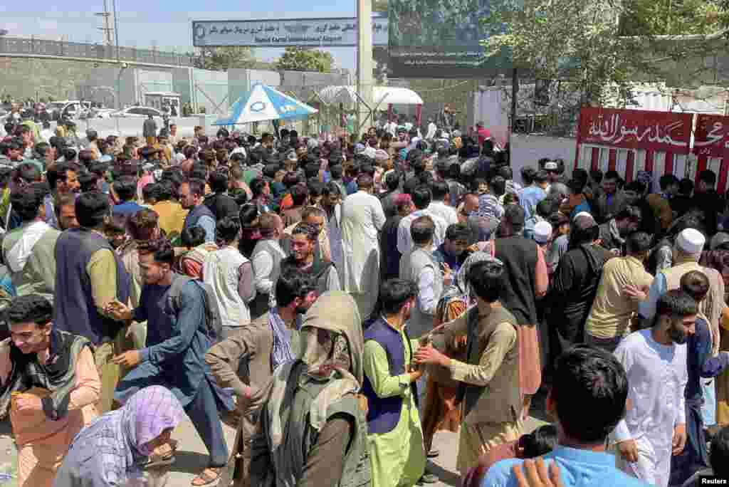 Thousands jammed into Kabul hoping to flee the country.&nbsp;