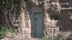 اوس هم خلک په سمڅو کې اوسېږي