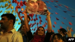 په ایران کې ولس د روحاني بریا لمانځي