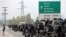 Maqedoni, të premten u tubuan banorë të shumtë dhe bllokuan autostradën për të shprehur revoltën ndaj vrasjes së pesëfishtë.
