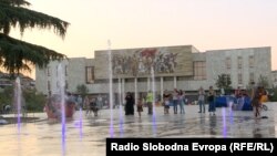 Тирана, Албанија, поглед на центарот на градот
