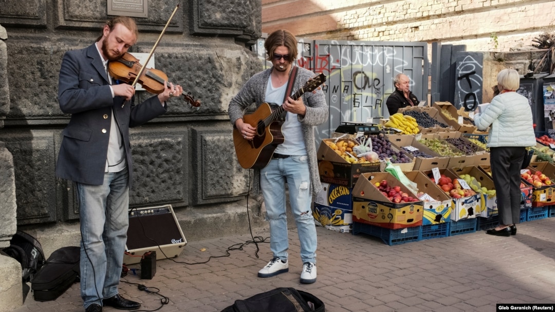 Kievul a interzis, în public, muzica în rusă. (Muzicieni din Kiev, fotografie de arhivă)