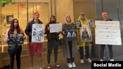 Акция в США против экстрадиции в Россию Юлии Емельяновой и Мансура Мовлаева. Фото с телеграм-канала Help Iuliia Emelianova