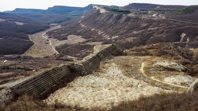Артефакты под ногами: крымский пещерный город-крепость Бакла (фотогалерея)