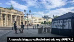 Проросйська пропагандистська виставка прямо біля Брандербурзьких воріт