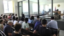 Ըստ Վազգեն Մանուկյանի` իր արտահայտությունն անհամեմատ ավելի մեղմ էր, քան «մուրճը ձեռքին վազվզող տղայինը»