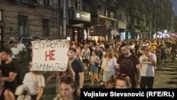 Demonstranti koji su blokirali saobraćajnice u beogradskom naselju Zemun priključili su se protestu ispred Pravnog fakulteta, 3. jul 2025.