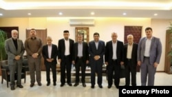 یکی از عکس‌هایی که از دیدار محمد مخبر با برخی فرماندهان حشد الشعبی در رسانه‌های ایران منتشر شد
