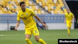 Летом Роман Яремчук провел пять матчей за сборную Украины на чемпионате Европы, отметившись двумя забитыми мячами