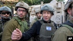 تصویر آرشیوی از نخست‌وزیر اسرائیل در جمع سربازان ارتش
