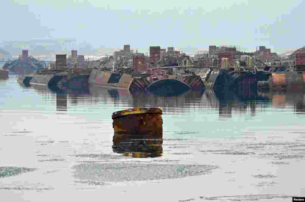 The remains of decommissioned submarines float at a nuclear waste disposal plant in the town of Fokino in Russia&#39;s far-eastern Primorsky region on March 28. (Reuters/Yuri Maltsev)