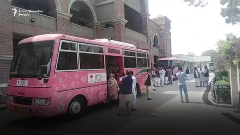 Rozi autobusi samo za žene u Pakistanu