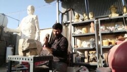 Iračanin ponovno stvara statue uništene od militanata IDIL-a