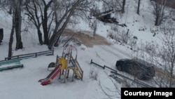 Кемь, канализация из люков разливается по улицам