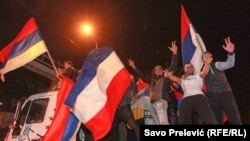 Mbështetësit e Frontit Demokratik duke festuar fitoren e Jakov Milatoviqit më 14 mars. 