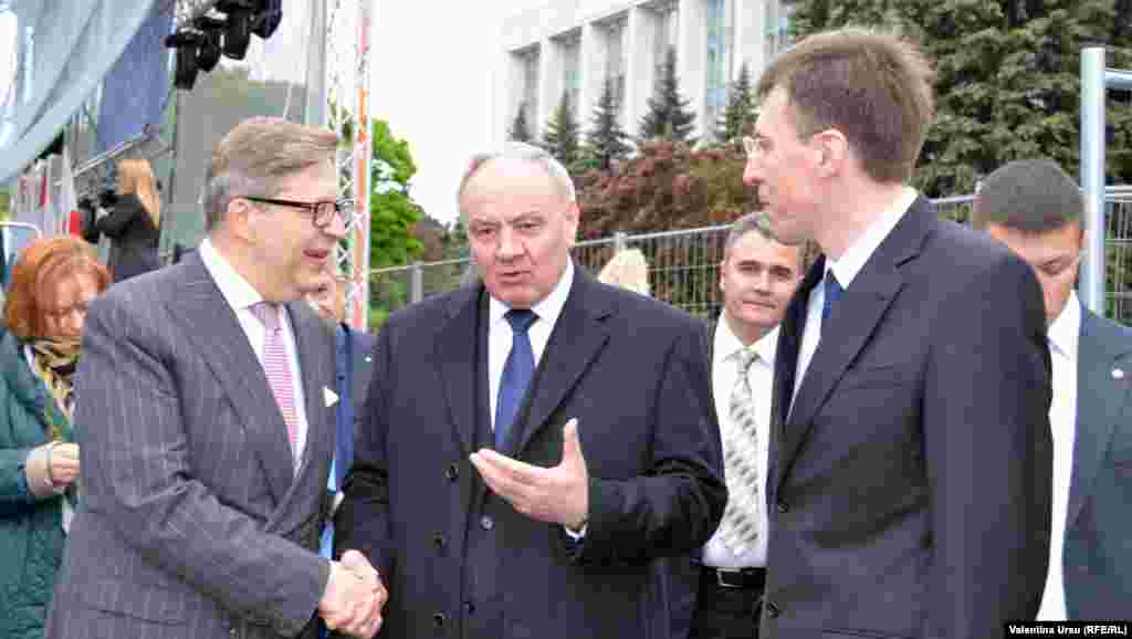 Pirkka Tapiola, președintele Timofti și Dorin Tudoran dezbat calea mai scurtă spre integrarea europeană...