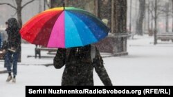 ДСНС напередодні попереджало про зниження температури та сніг, а також ожеледицю