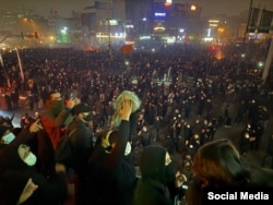 В пятницу вечером, 9 января, в тегеранском районе Пунак прошла очередная масштабная демонстрация против правительства