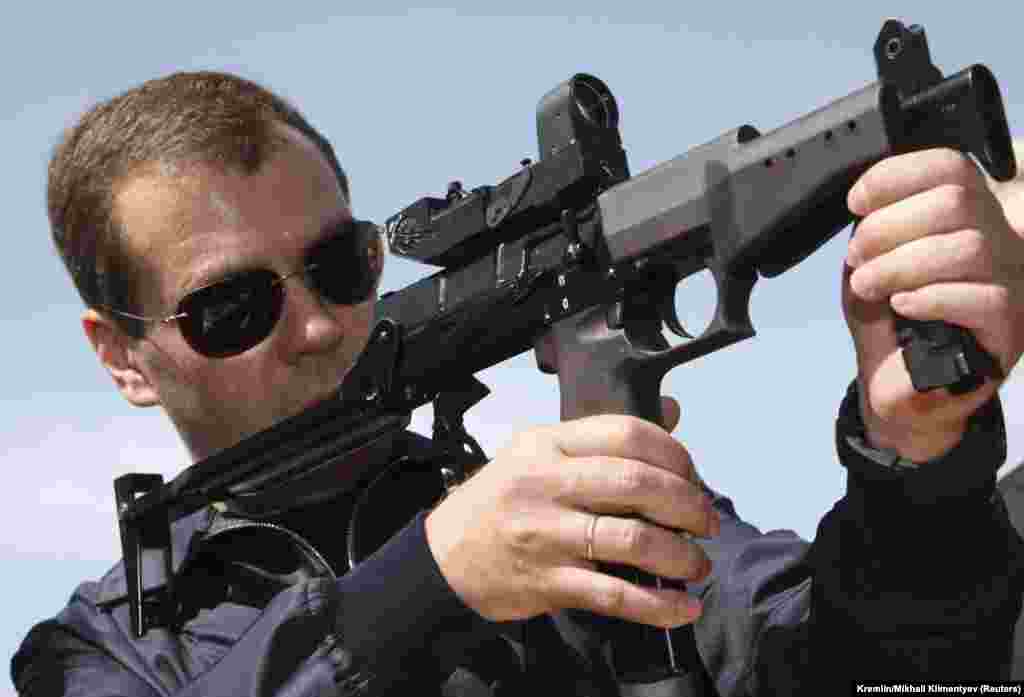 In another photo opportunity, Medvedev takes aim as he visits the Federal Security Service (FSB) Special Task Center in Russia&#39;s southern region of Daghestan on June 9, 2009.