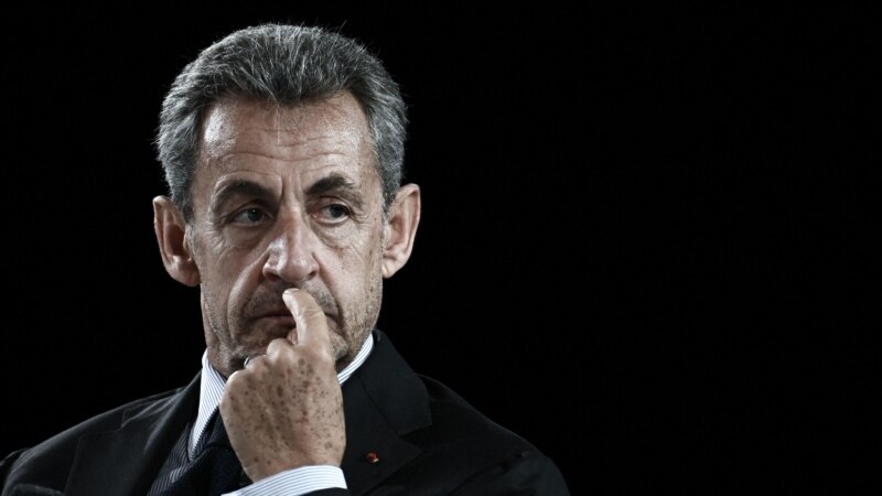 Ish-presidenti francez Sarkozy nis dënimin me burgim