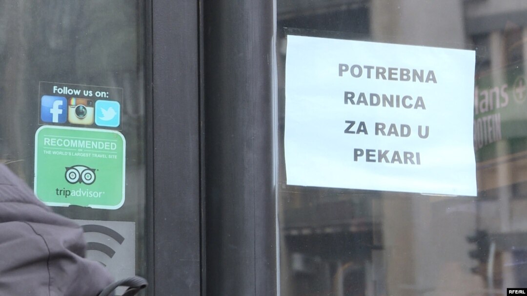 Oglas na vratima pekare u centru Beograda