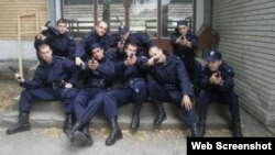 Fotografija devetorice polaznika policijske obuke u Sremskoj Kamenici