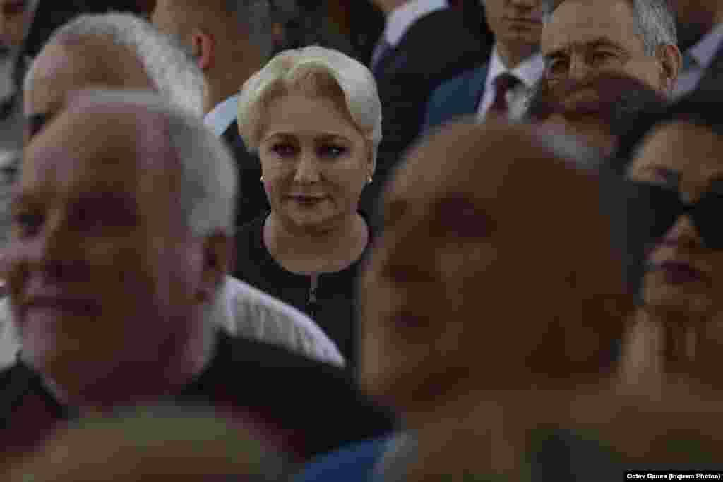 Viorica Dăncilă, la coadă, la vot