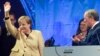 Германската канцеларка Ангела Меркел покрај лидерот на Христијанско-демократската унија и главен кандидат за канцелар Армин Лашет за време на неговиот изборен митинг во Штралзунд, Германија, 21 септември 2021 година.