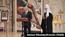 Презиждент России Владимир Путин и патриарх Русской православной церкви Кирилл на Архиерейском соборе, 1 декабря 2017 года