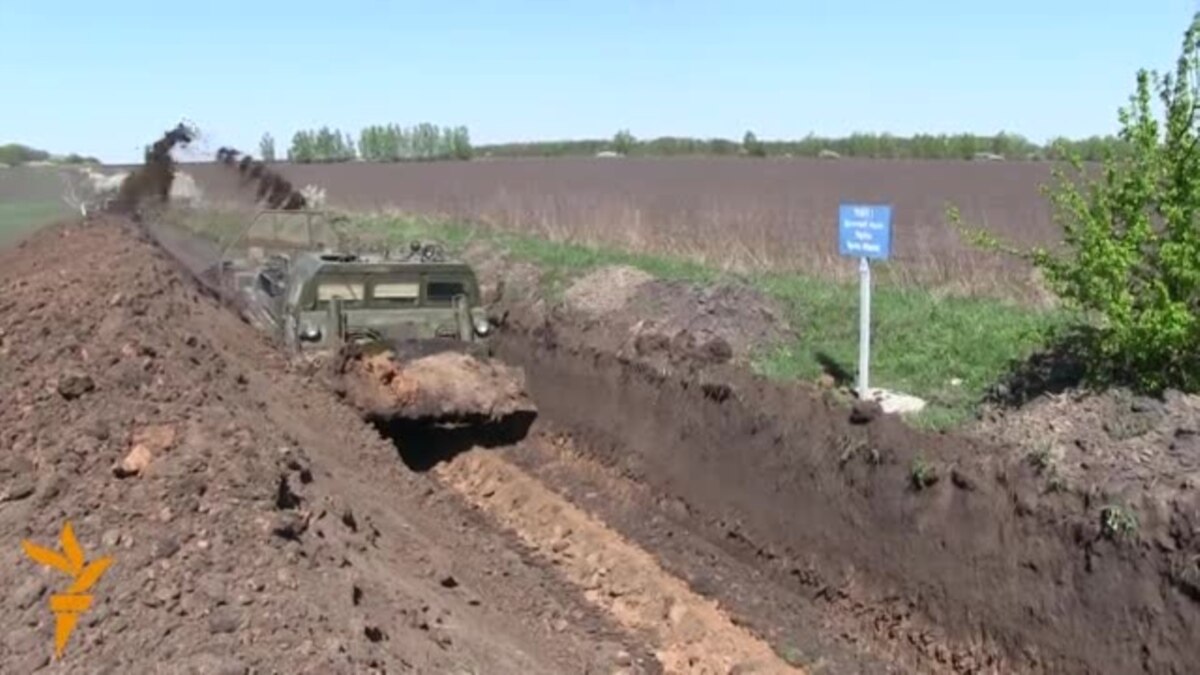 Ров 13 ноября. Ров на границе Украины и России. Ров на границе Украины. Украинский ров на границе. Противотанковый ров на границе с Украиной.