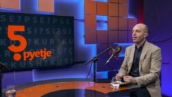Si e cenon politika punën e gazetarëve në Kosovë