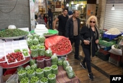Iranians shop for fruit and vegtables in a market in northern Tehran (file photo)