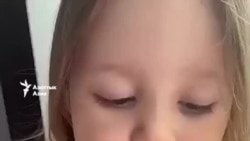 Пятилетняя Злата читает стихи о войне