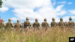 Novi regruti u ukrajinskoj vojsci na obuci u vojnoj bazi u blizini Mančestera, Engleska, 7. jula 2022. 