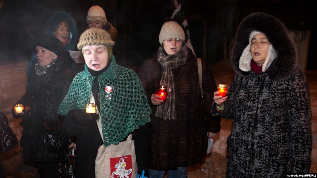 Минск. Колядки у стен тюрьмы. Декабрь 2010
