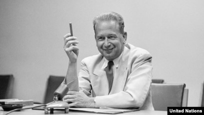 Shaffof külotlarda etuk shahvoniy ayol