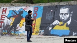 Граффити в Одессе против оккупации Крыма 
