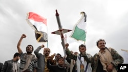 Уличная демонстрация хуситов в йеменской столице Сане. 8 марта 2024 года