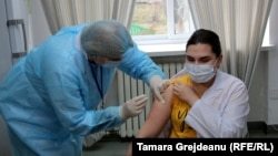 Studenții de la Universitatea de Stat de Medicină și Farmacie „Nicolae Testemițanu” sunt vaccinați împotriva Covid-19.