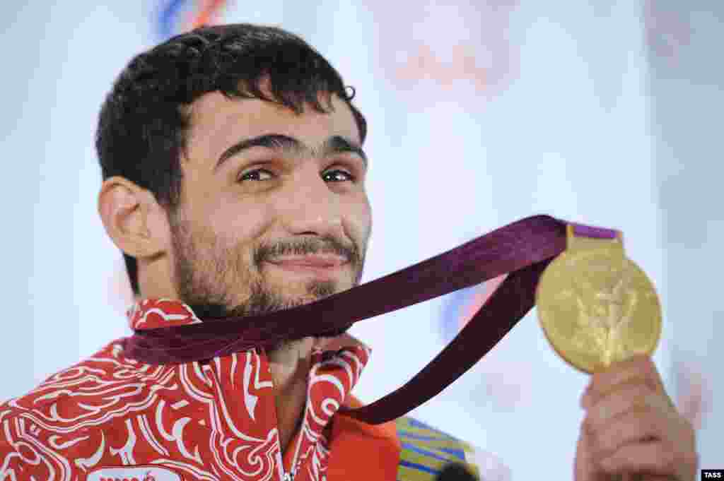 Первое золото на Олимпиаде в Лондоне России принес дзюдоист Арсен Галстян. 29 июля он добился победы в весовой категории до 60 килограммов.