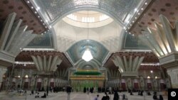 View inside the mausoleum looking toward the shrine. Photo by Ali Mozaffari 2018.