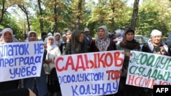 Women protest against a government ban on wearing Muslim head scarves in public schools in Bishkek on September 19.