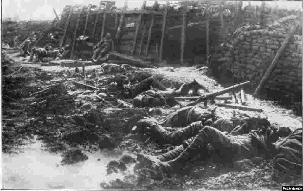 A British emplacement after a German gas attack at Fromelles, July 19, 1916.