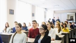 Din 230.000 de copii care s-au născut în urmă cu 18 ani, în 2001, anul acesta au luat bacalaureatul mai puțini de 90.000.