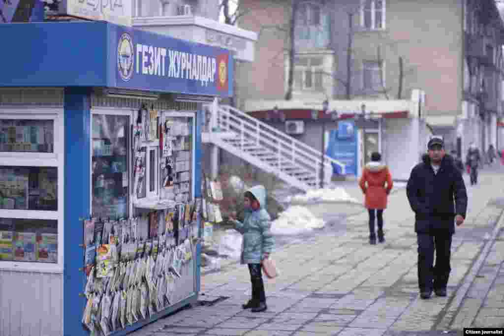 Борбордо гезит күркөлөрү да, гезит-журналдардын саны да оголе көп экен.