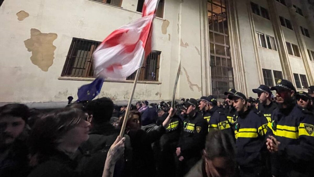 შსს-ს ცნობით, რუსეთის მოქალაქე დააკავეს აქციის დროს პოლიციის ავტომობილის დაზიანებისთვის