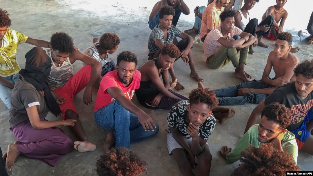 O parte dintre migranții salvați din largul Mării Mediterane au ajuns pe coastele Libiei, iar alții au ajuns pe insula Lampedusa, așteptând avizul de intrare al autorităților italiene